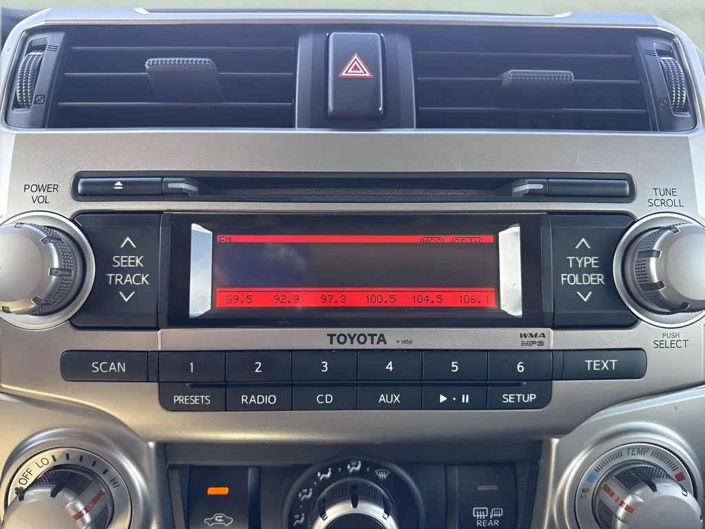 Used 2010 White Toyota SR5 image 18