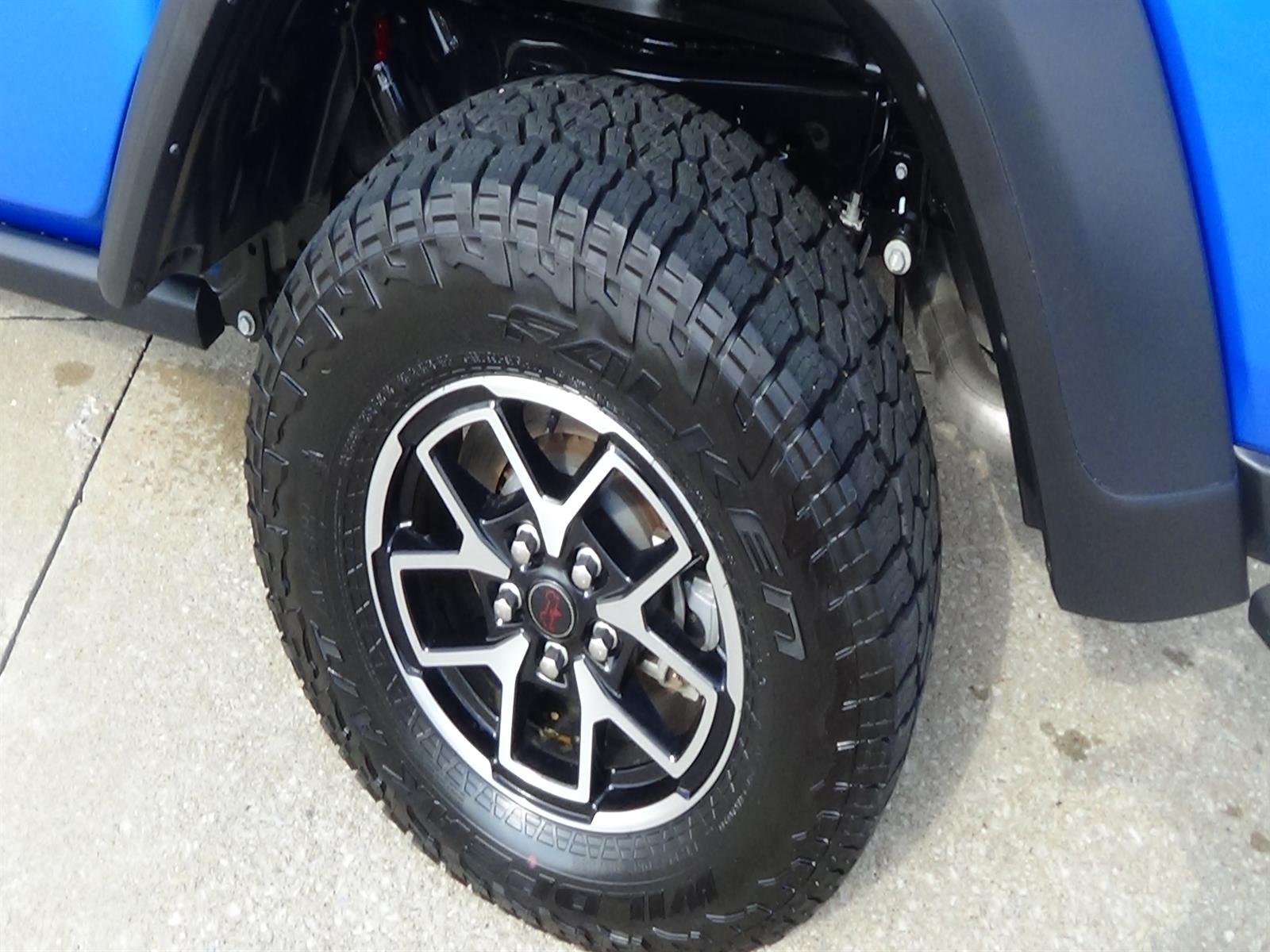 Used 2024 Hydro Blue Pearl Coat (pbj) Jeep Rubicon image 9