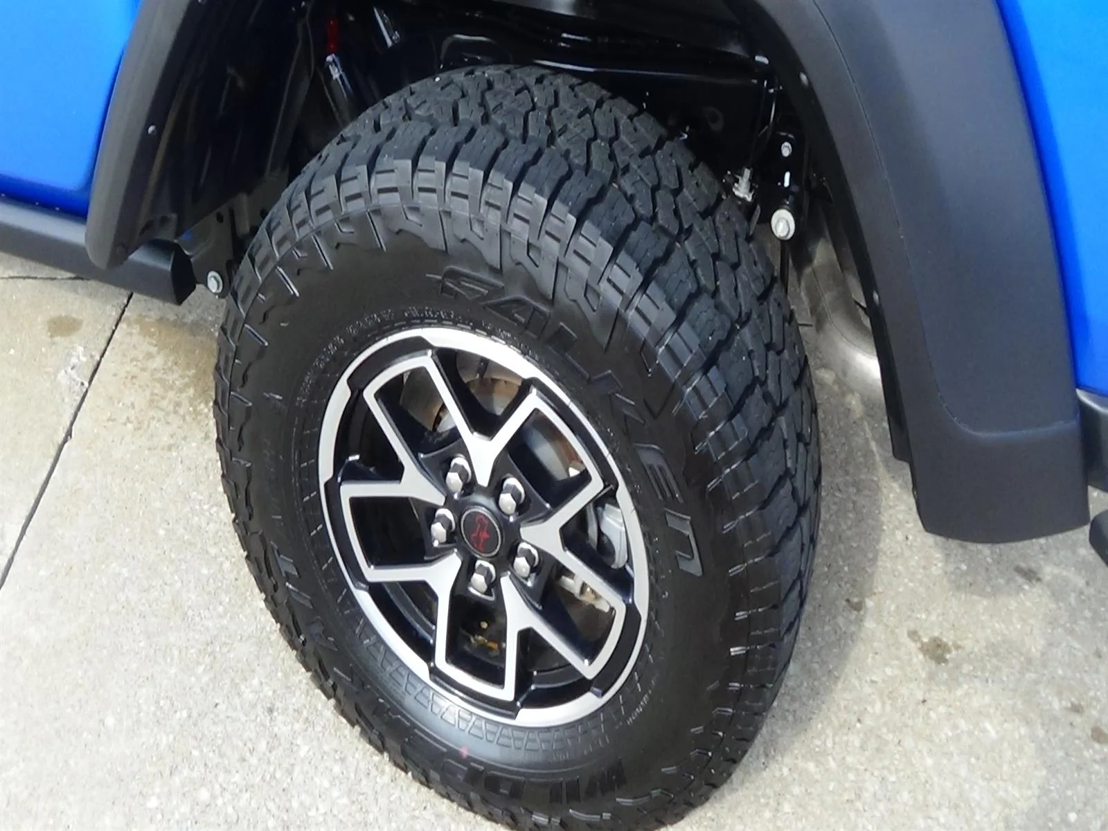 Used 2024 Hydro Blue Pearl Coat (pbj) Jeep Rubicon image 9