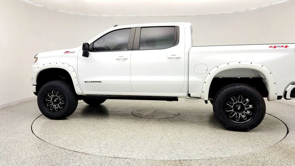 Used 2022 Iridescent Pearl Tricoat Chevrolet 4WD Crew Cab 147