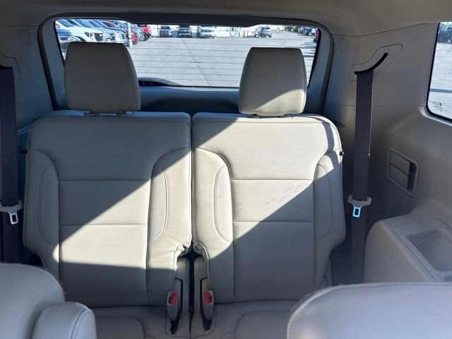 Used 2018 Silver GMC Denali image 27