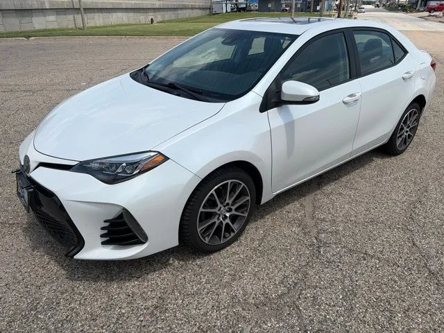 Used 2017 White Toyota L image 5