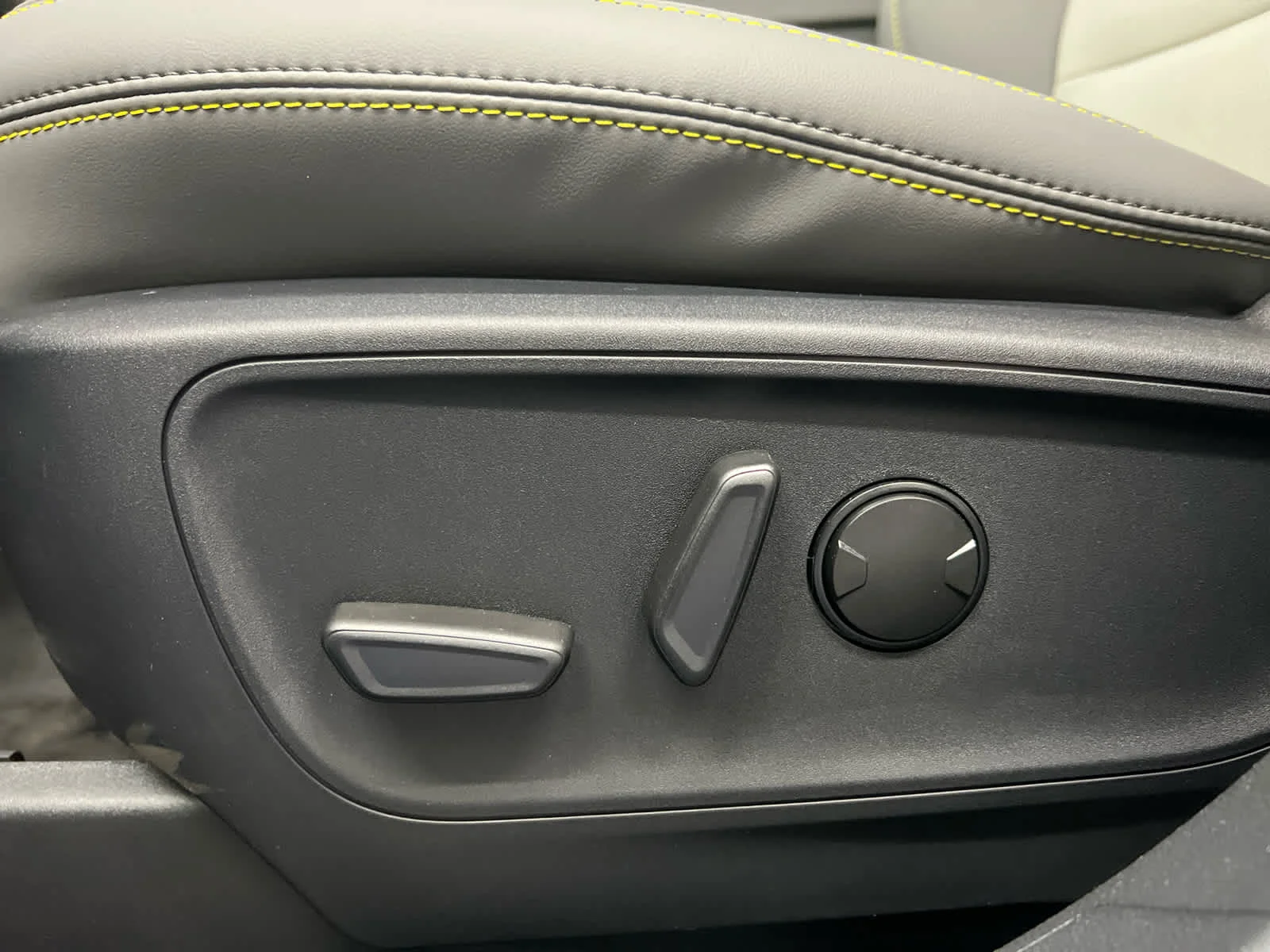 New 2026 Carbonized Gray Metallic Ford Badlands image 15
