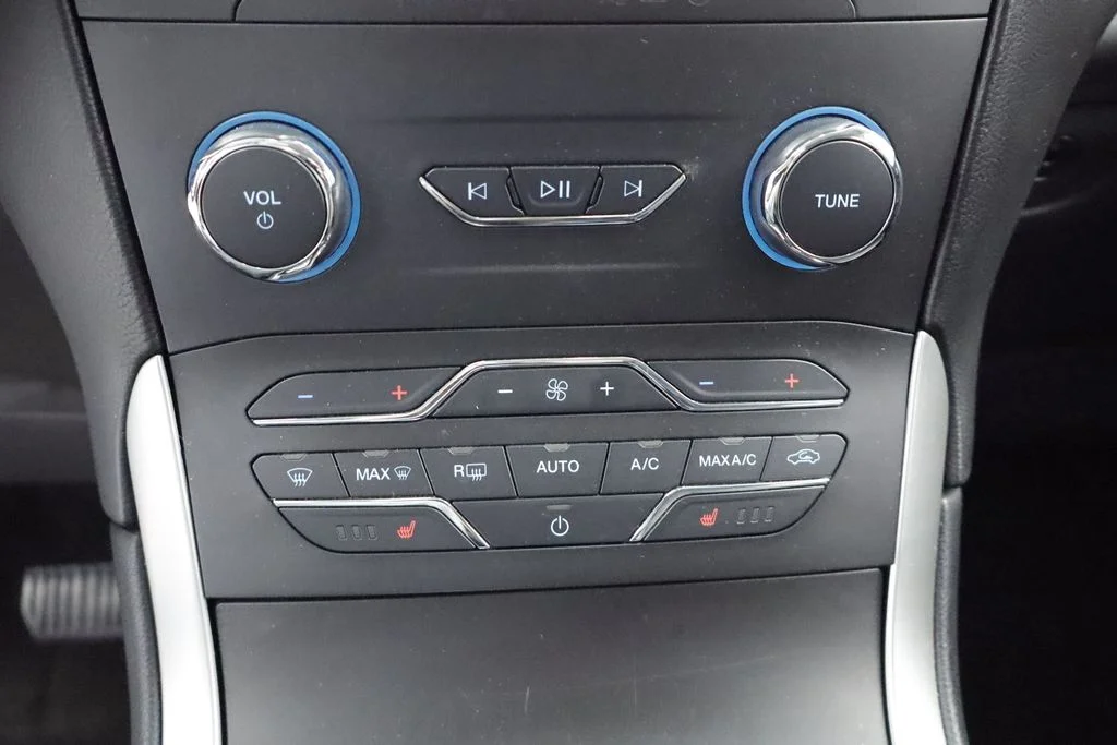 Used 2019 Green Ford SEL image 23
