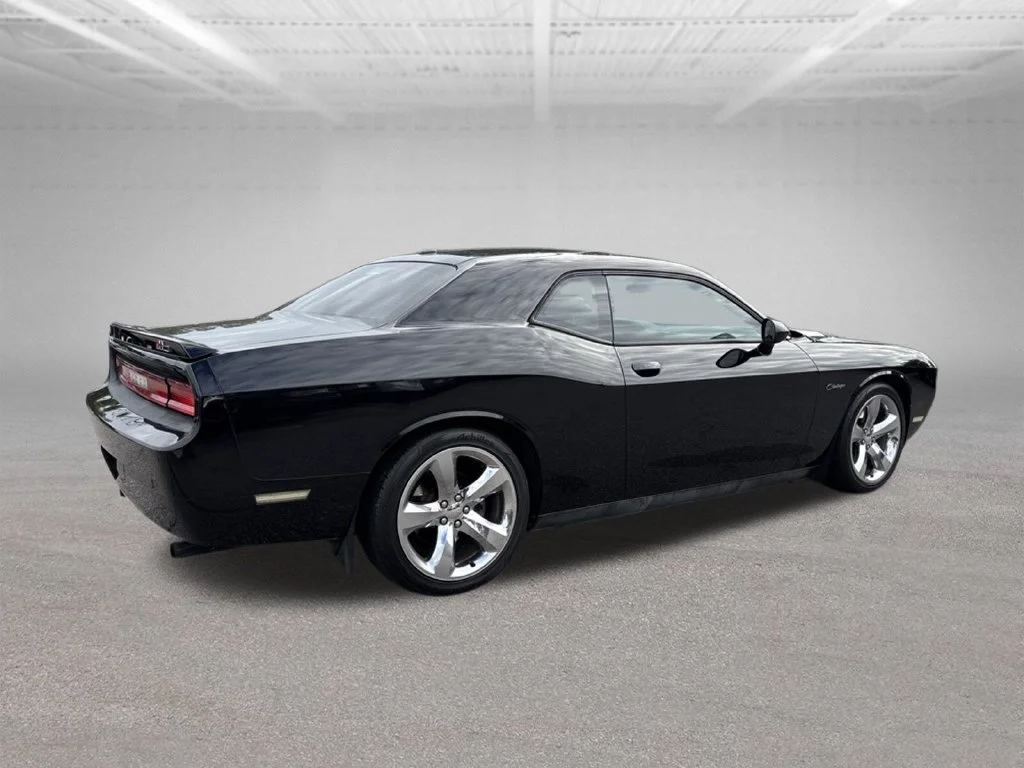 Used 2014 Black Dodge R/T image 2