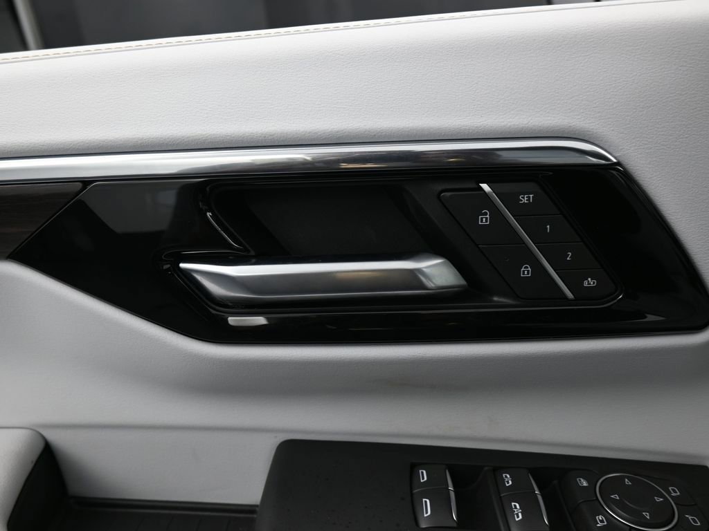 2025 Chevrolet Suburban Premier - Photo 15