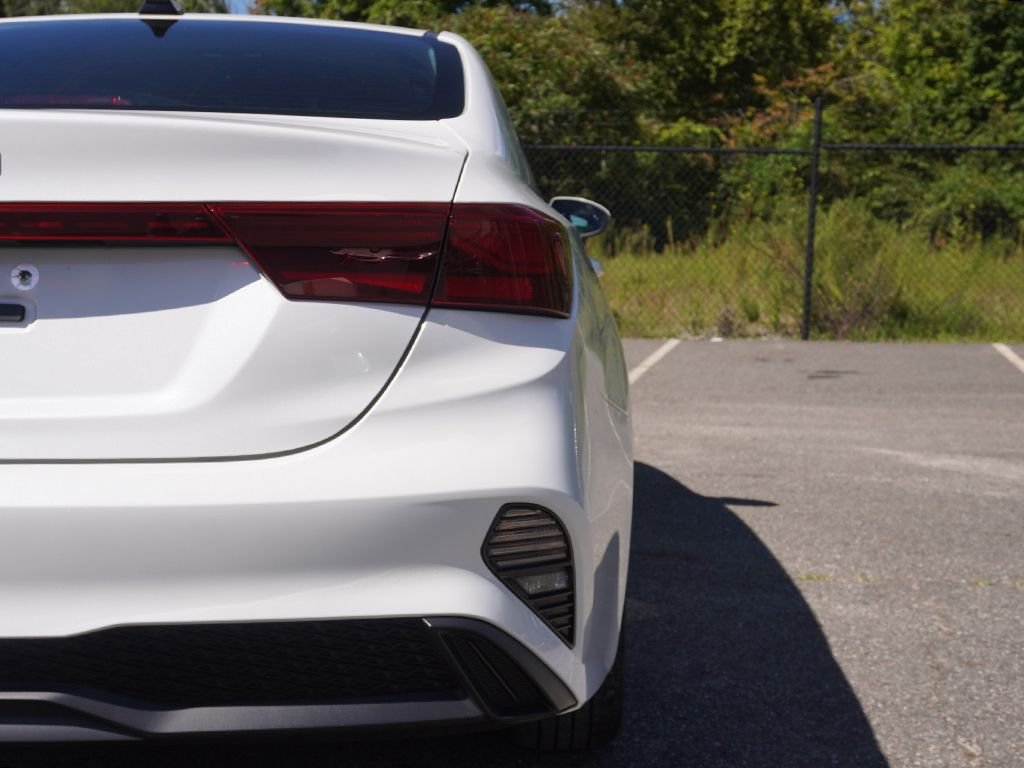 Used 2023 White Kia LXS image 14