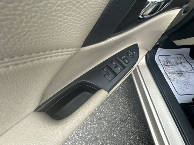 Used 2015 Champagne Frost Pearl Honda EX image 24