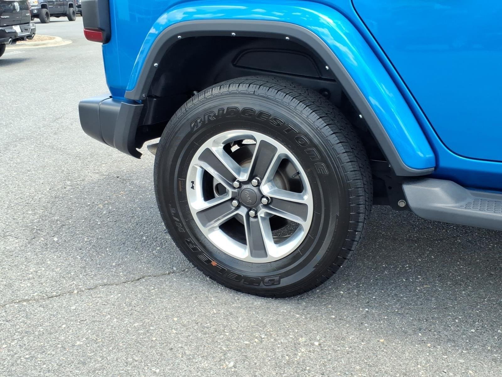 Used 2023 Hydro Blue Pearlcoat Jeep Sahara image 11