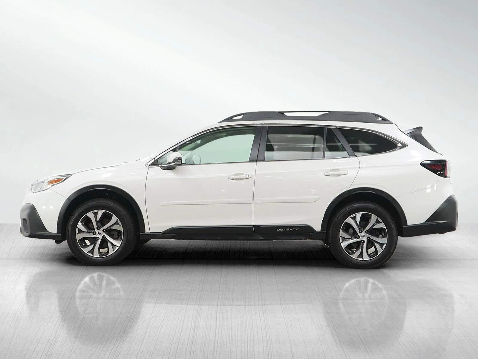 Used 2020 Subaru Outback Limited with VIN 4S4BTANCXL3262485 for sale in Burnsville, Minnesota
