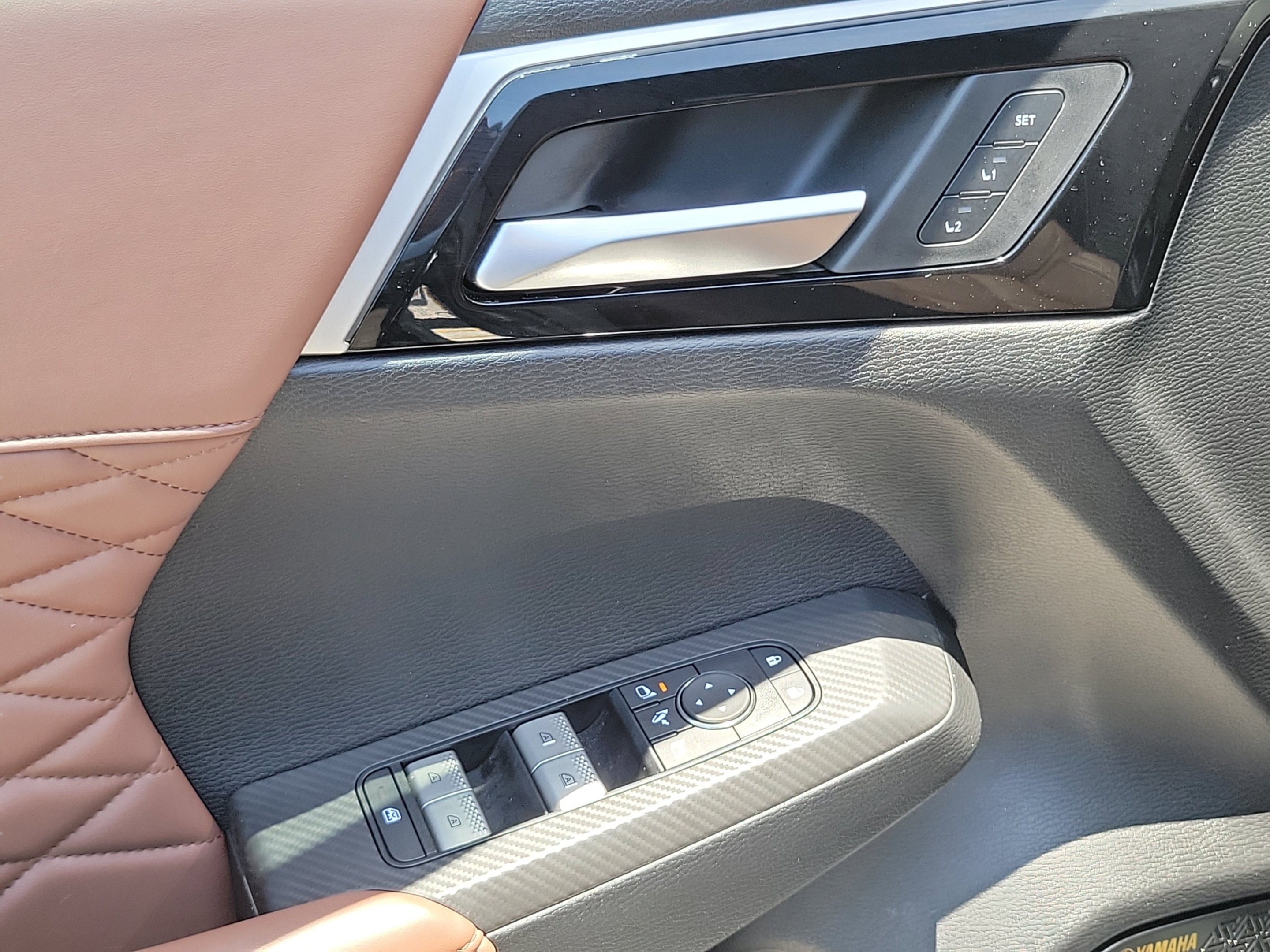 Used 2025 Graphite Gray Mitsubishi SEL image 17