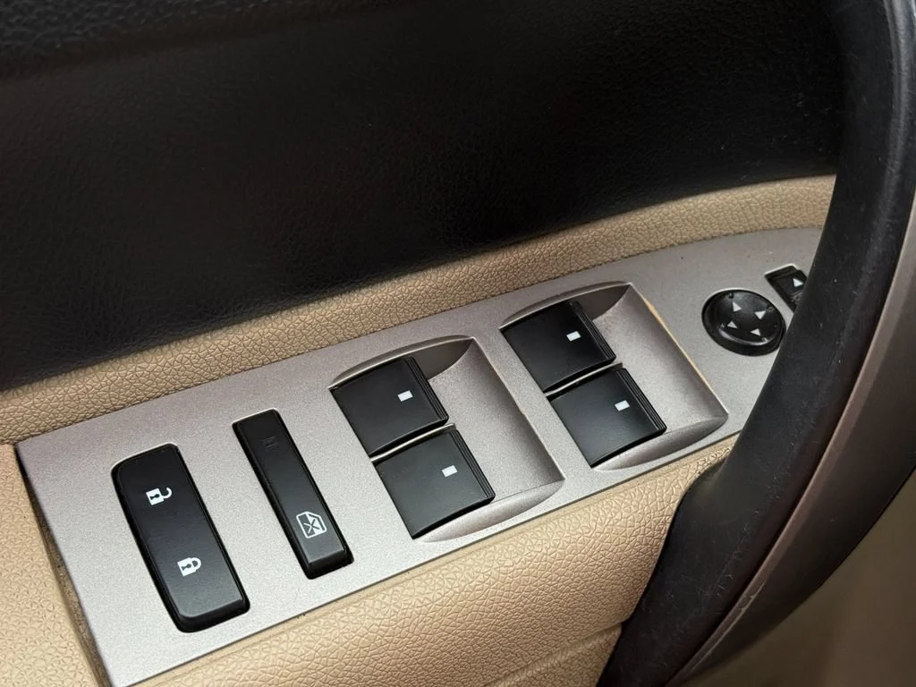 Used 2011 SUMMIT WHITE Chevrolet LT image 29
