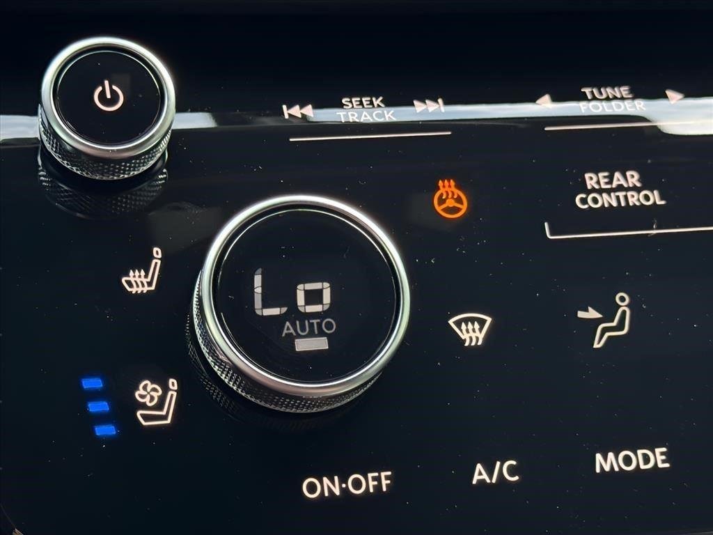 New 2027 2T RAD WHT INFINITI Sport AWD image 18