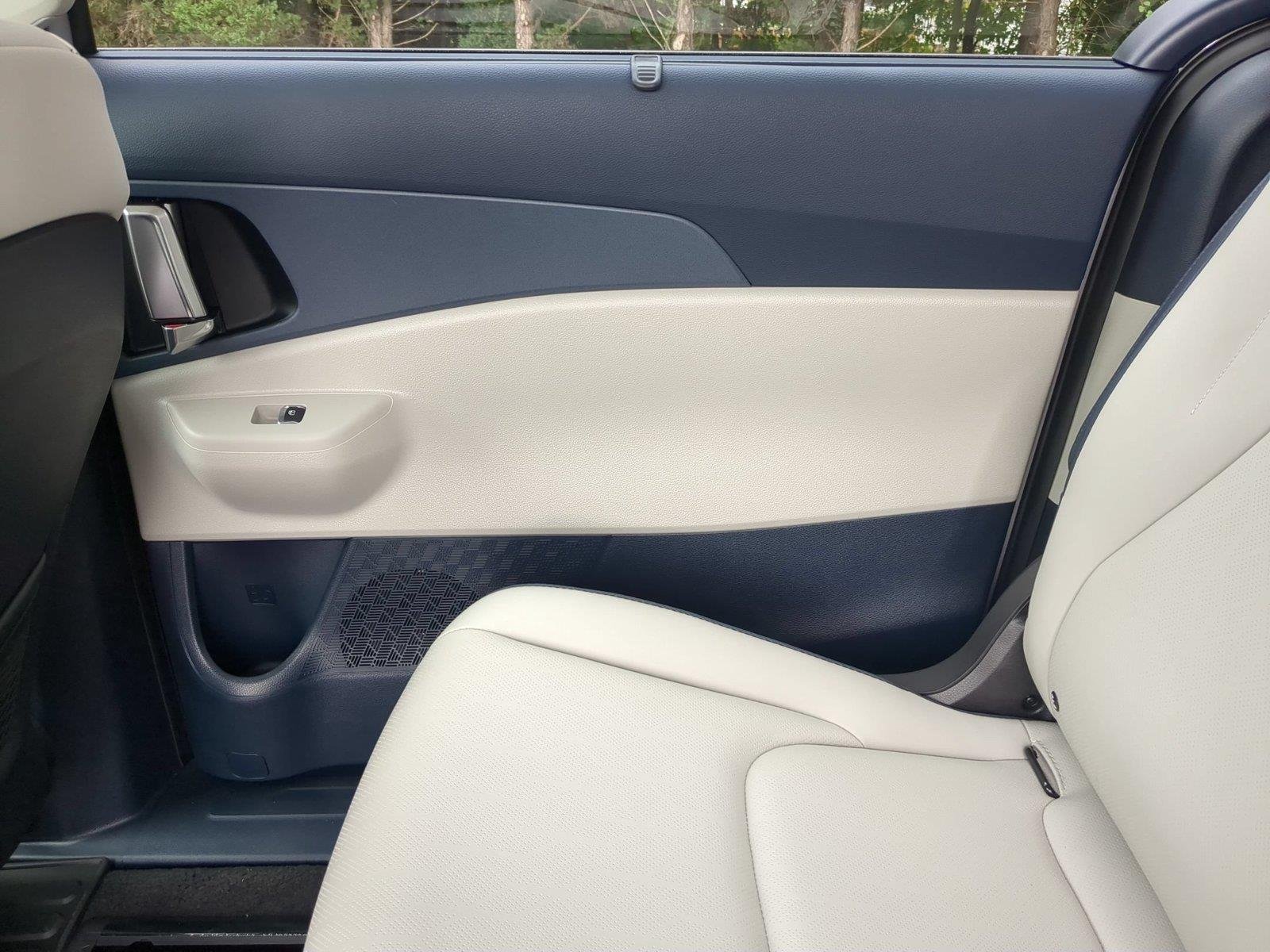 New 2026 Ceramic Silver Kia EX image 31