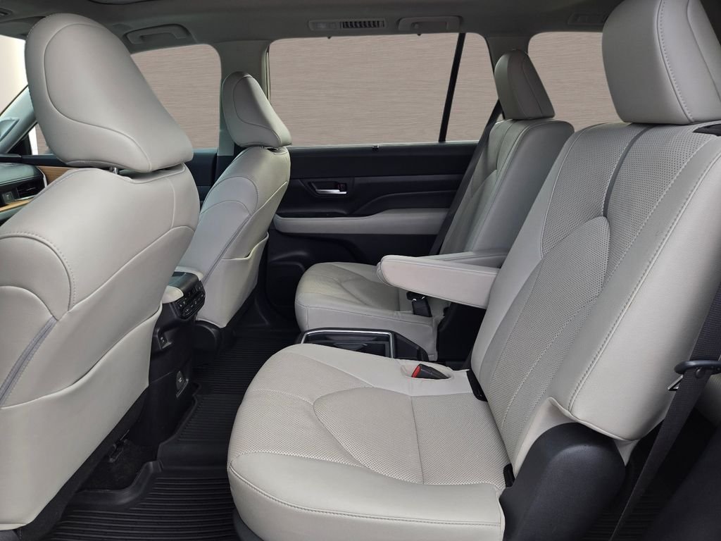 Used 2024 White Toyota Platinum image 14