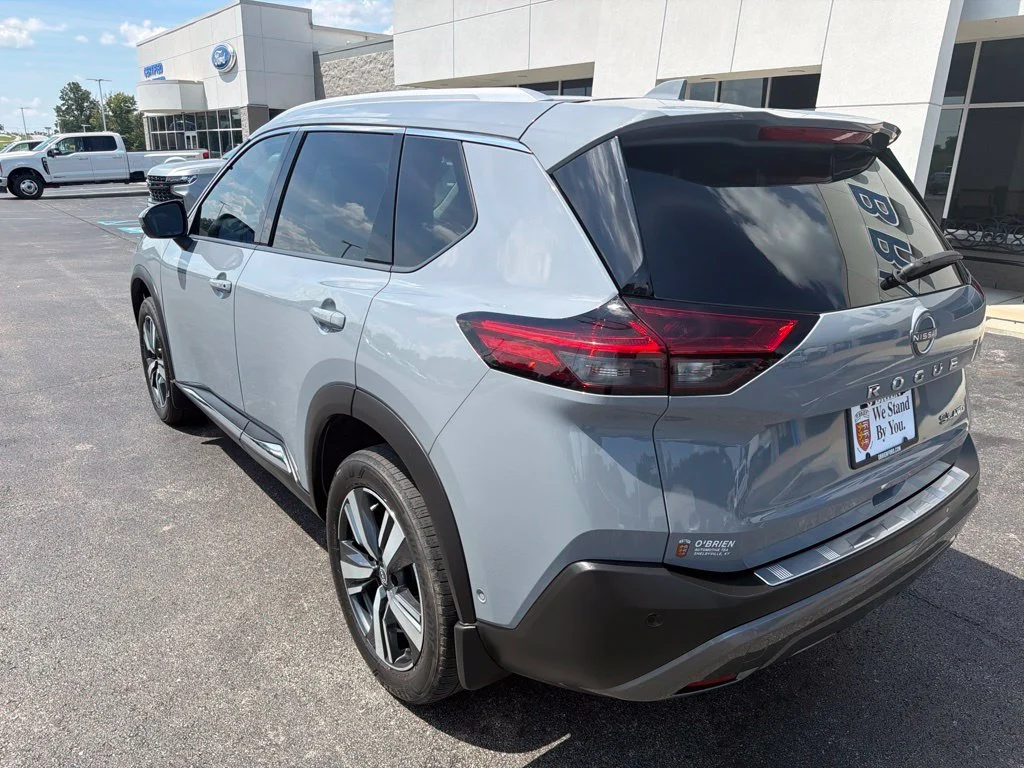 Used 2023 Boulder Gray Pearl Nissan SL image 3