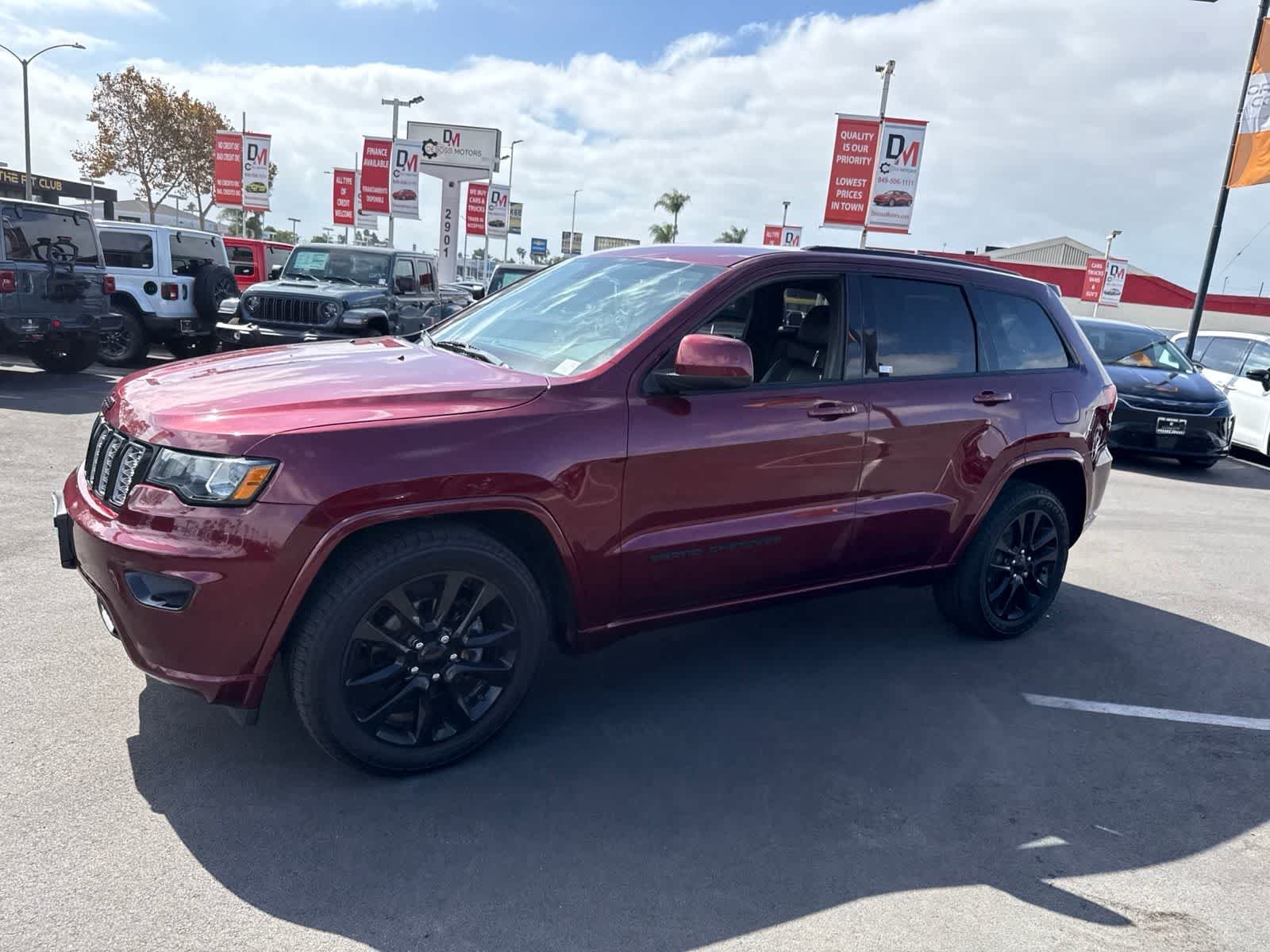 Used 2017 Velvet Red Pearlcoat Jeep Altitude image 23