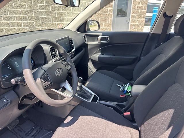 New 2026 Onyx Black Hyundai SE image 16