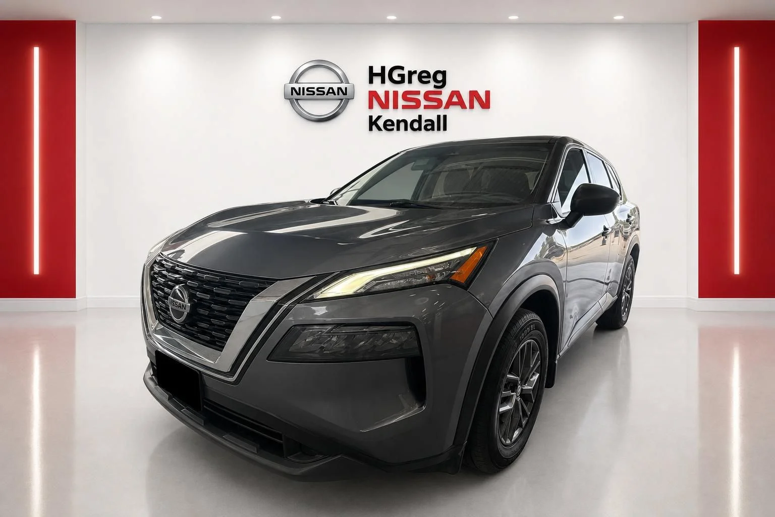 Used 2021 Gray Nissan S image 3