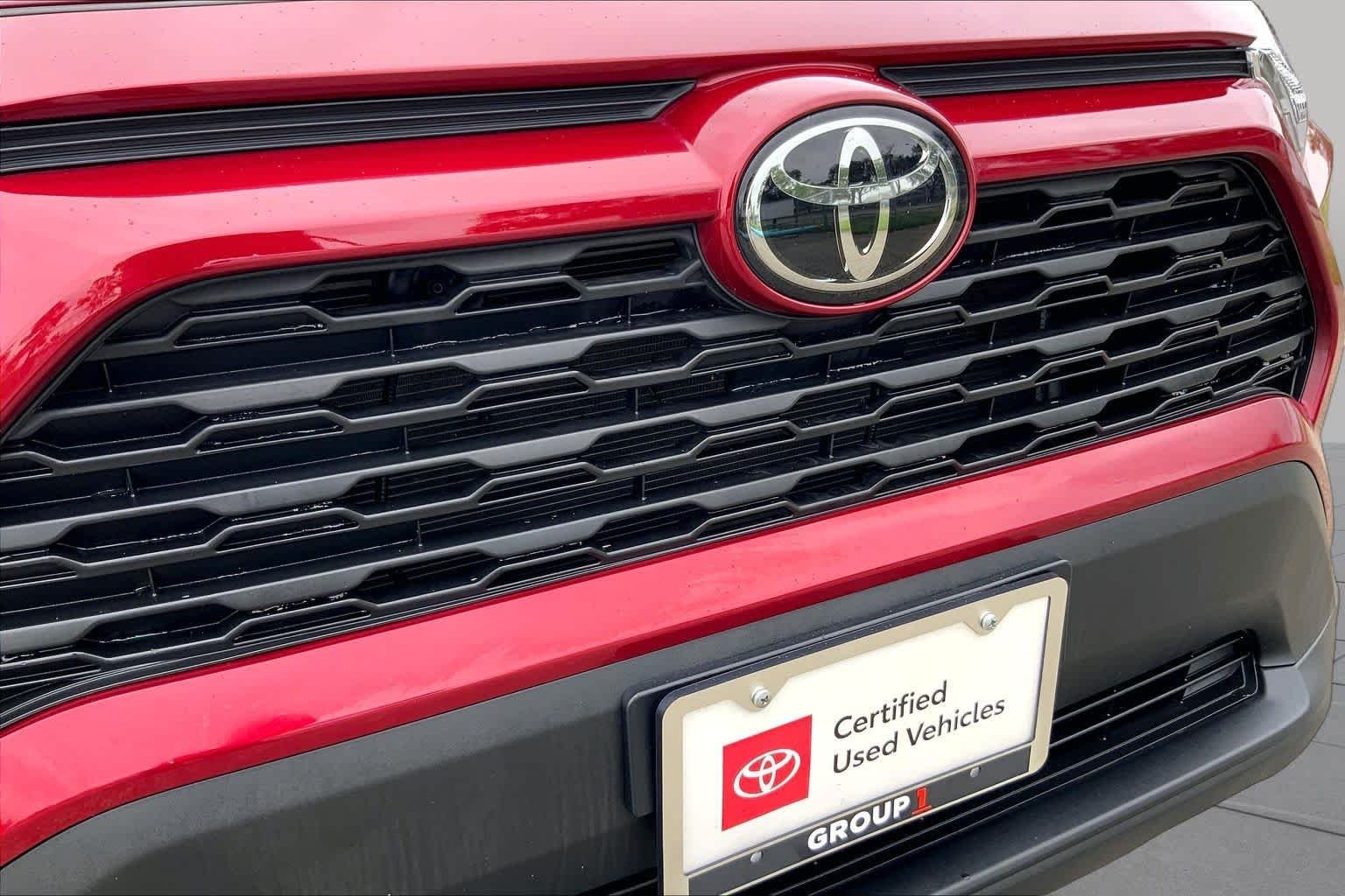 Used 2024 Ruby Flare Pearl Toyota XLE Premium image 29