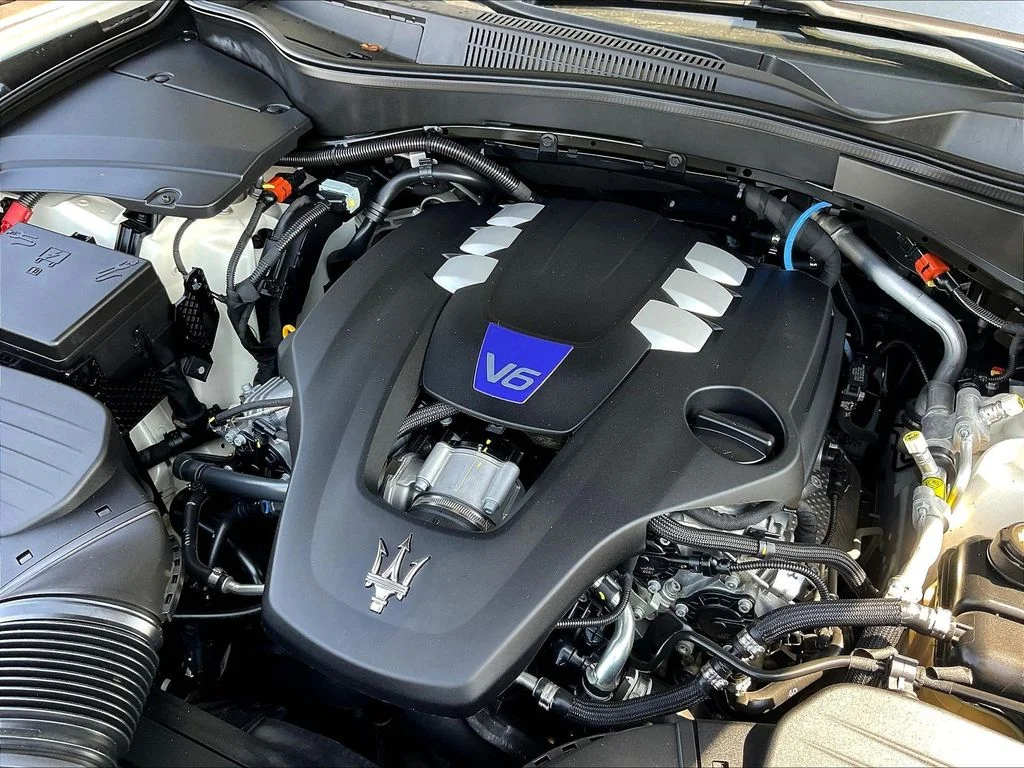 Used 2022 Bianco Maserati Modena image 31