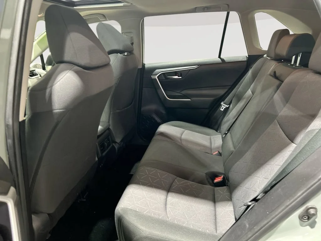 Used 2020  Toyota XLE image 27