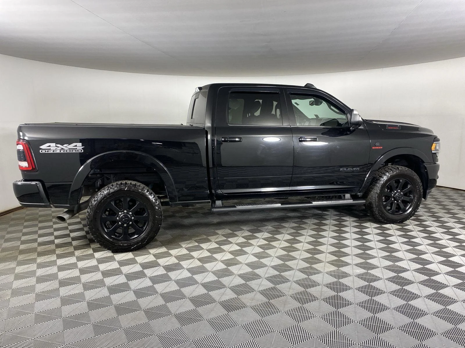 Used 2021 Diamond Black Crystal Pearlcoat Ram Laramie image 8