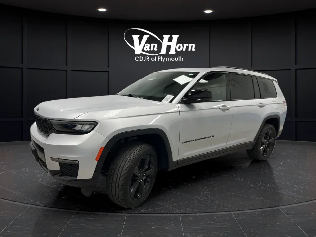 Used 2024 Silver Jeep Limited image 3