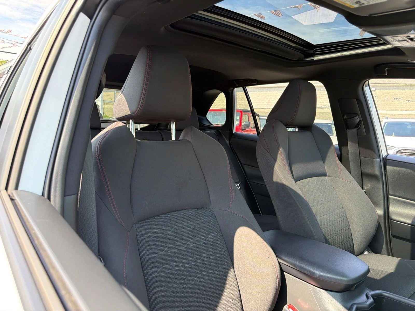 2023 Toyota RAV4 SE - Photo 13