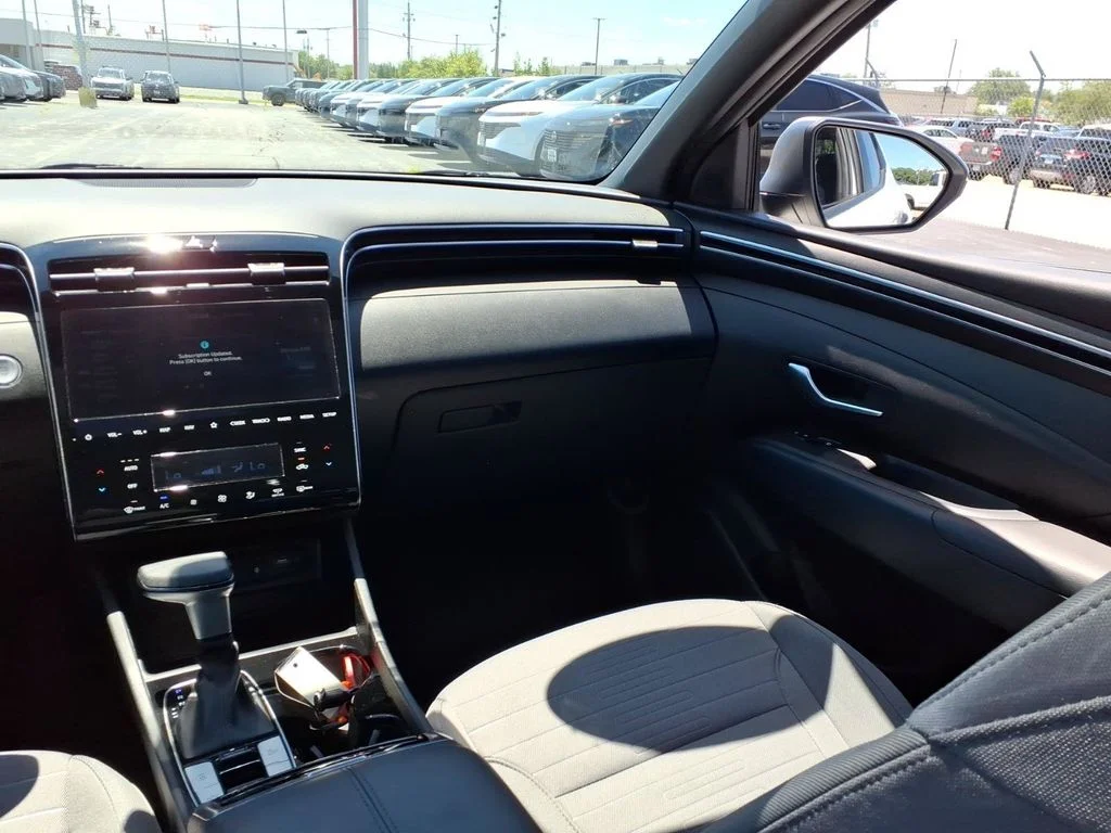 Used 2024 White Hyundai SEL image 12