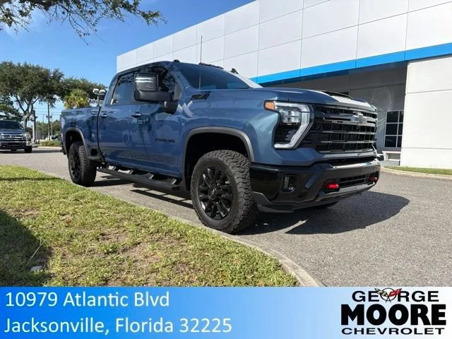 Used 2025 Lakeshore Blue Metallic Chevrolet LT image 1