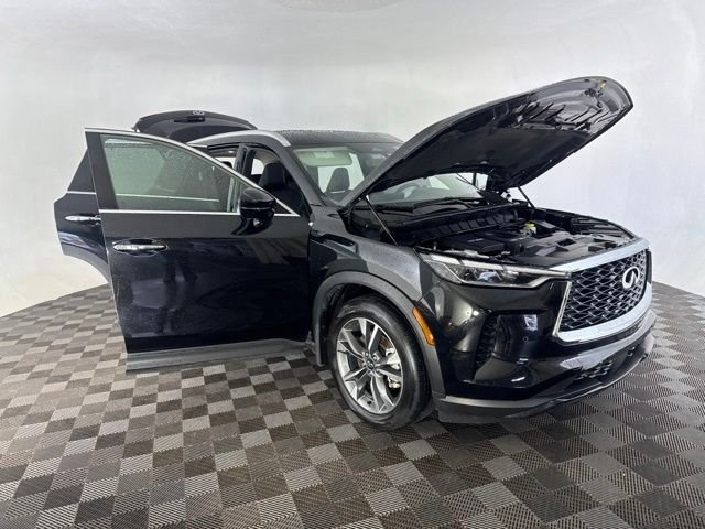 Used 2025 Black INFINITI LUXE image 12