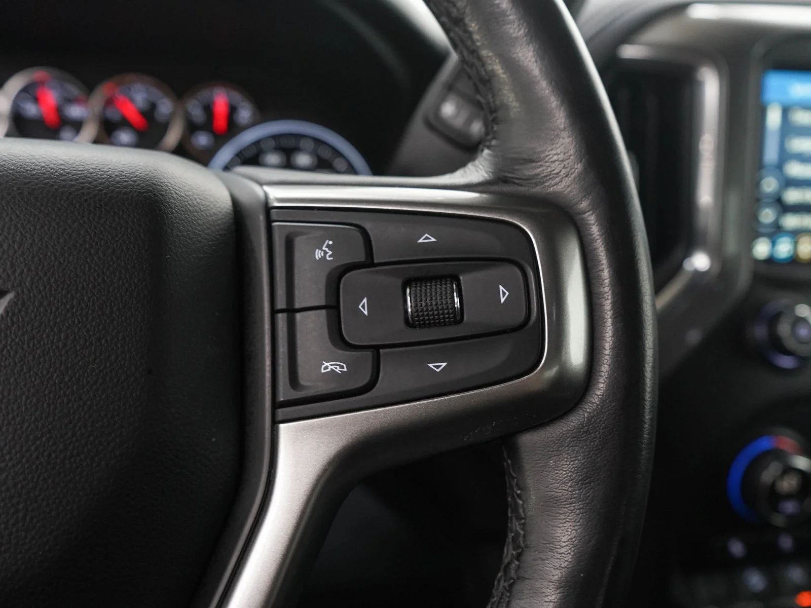 Used 2019 Satin Steel Metallic Chevrolet RST image 27