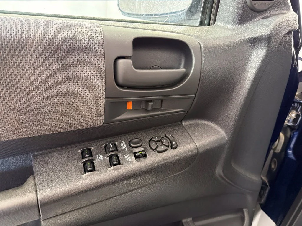 Used 2001  Dodge Sport image 10