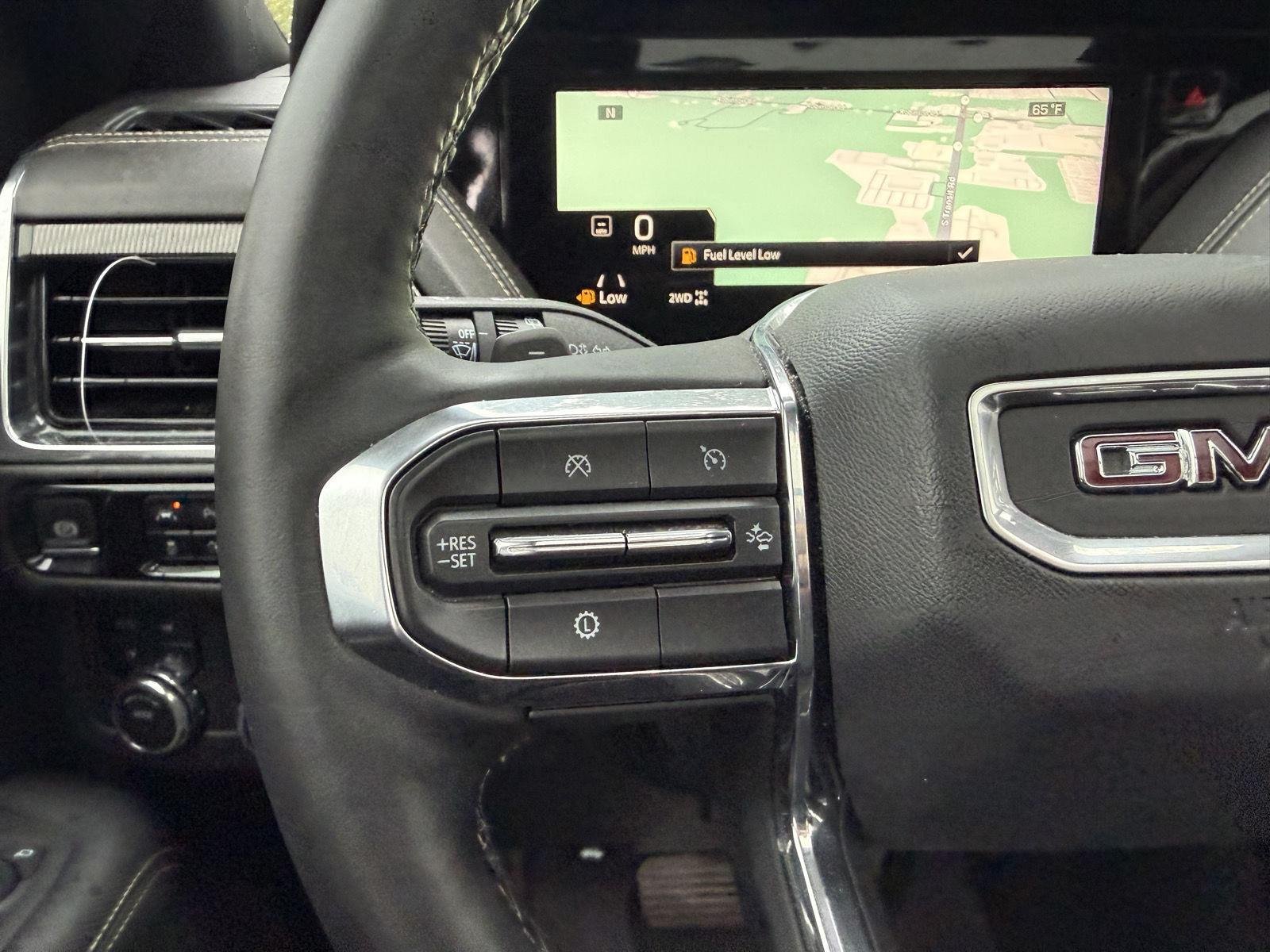 Used 2025 Onyx Black GMC Elevation image 18