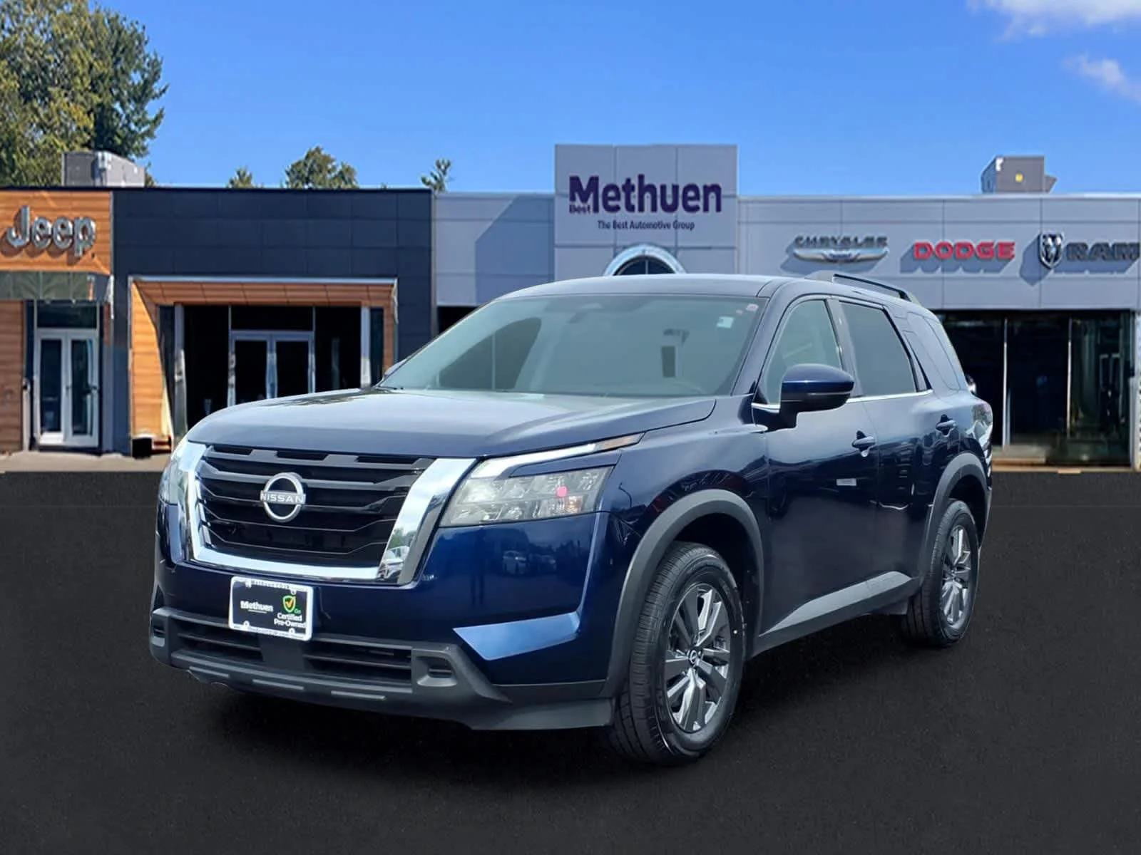Used 2024 Deep Ocean Blue Pearl Nissan SV image 7