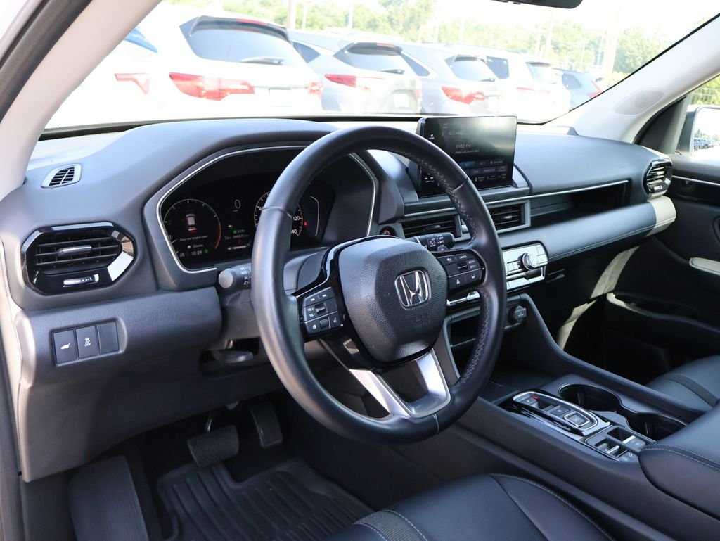 Used 2023 White Honda EX-L image 18