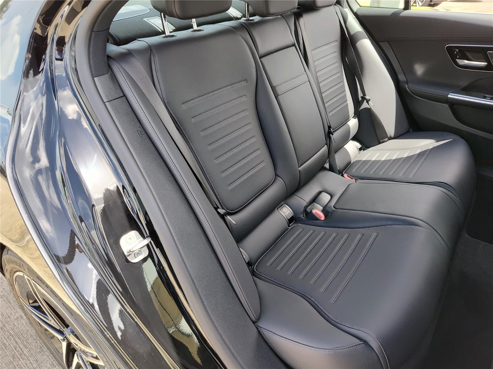 2025 Mercedes-Benz C-Class Sedan C 300 - Photo 13