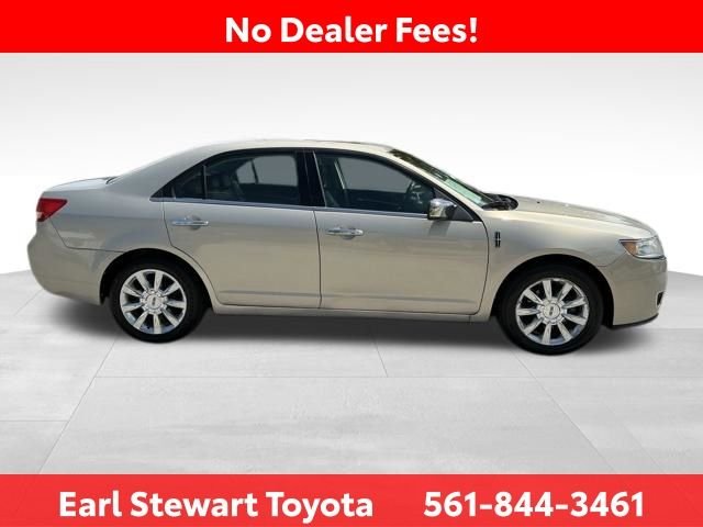Used 2010  Lincoln Base image 3