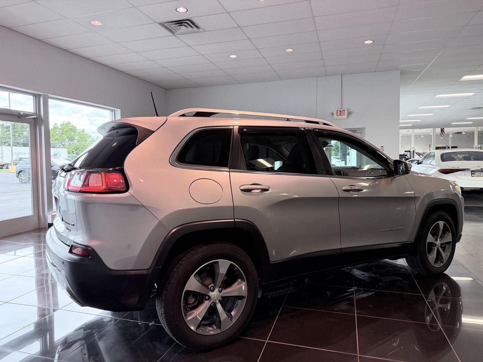Used 2019 Billet Silver Metallic Clearcoat Jeep Limited image 5