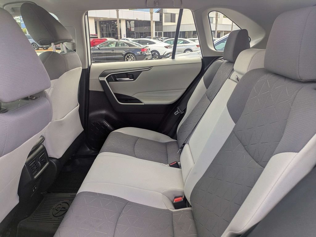 Used 2020 White Toyota XLE image 13