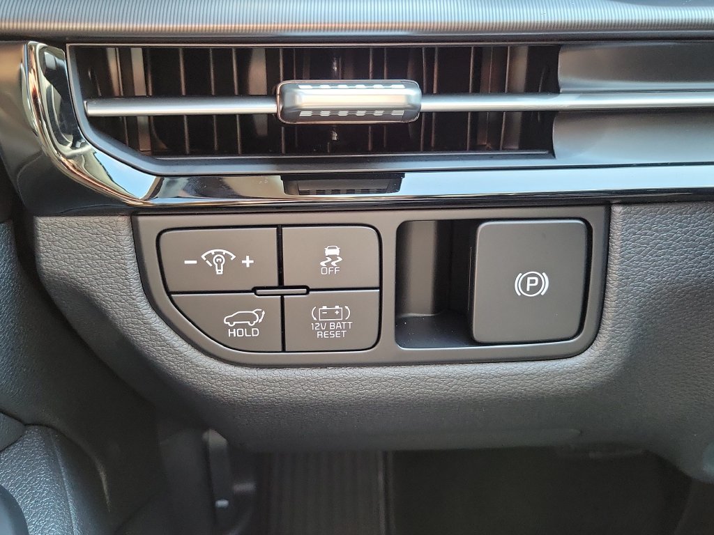 New 2027 Snow White Pearl Kia EX image 26