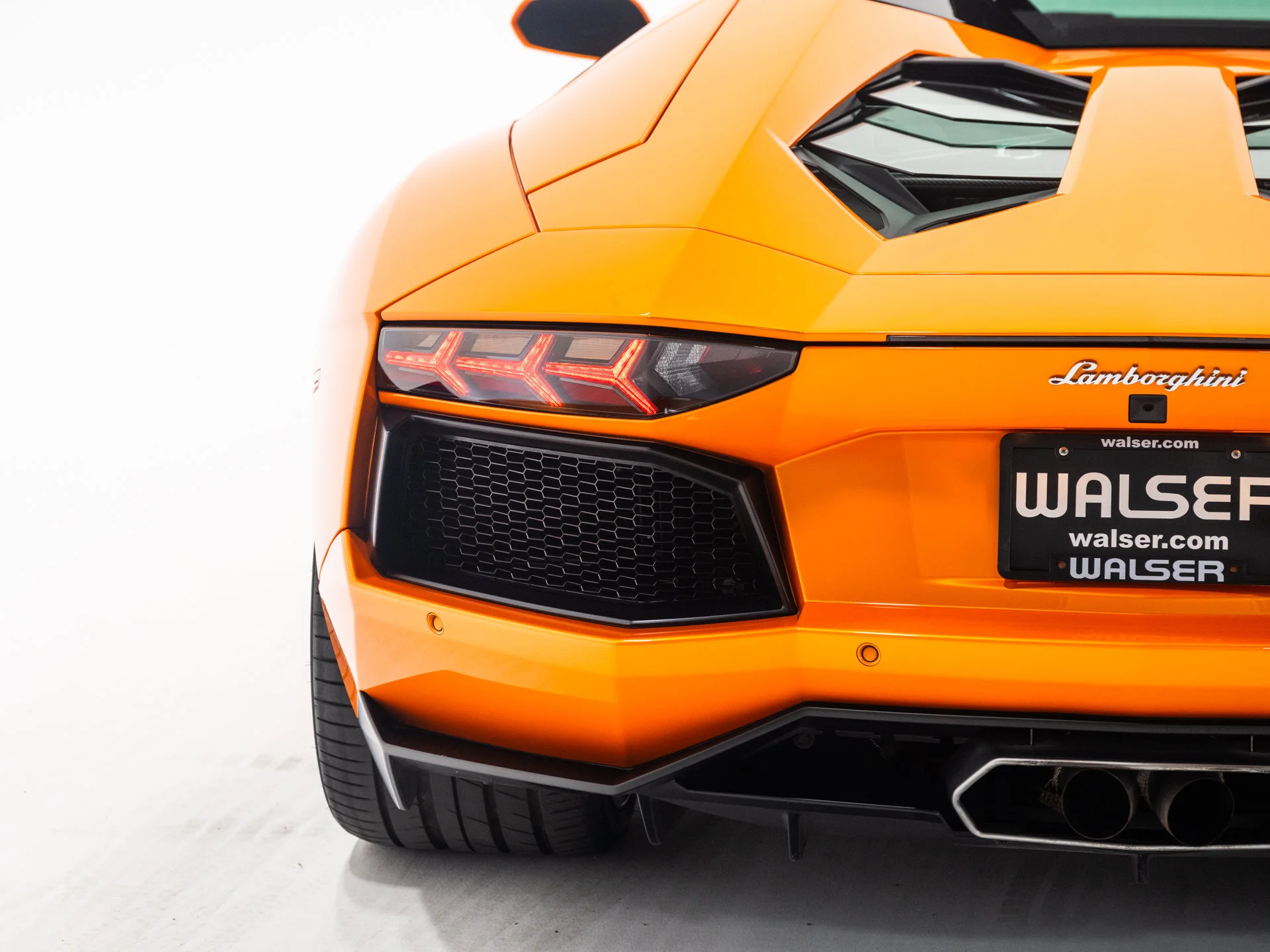 Used 2016 Arancio Atlas Pearl Effect Lamborghini LP700-4 image 20