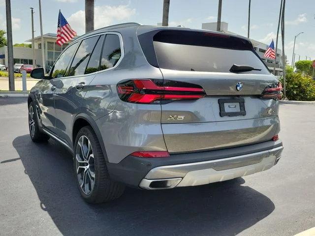 Used 2024 Gray BMW sDrive40i image 6