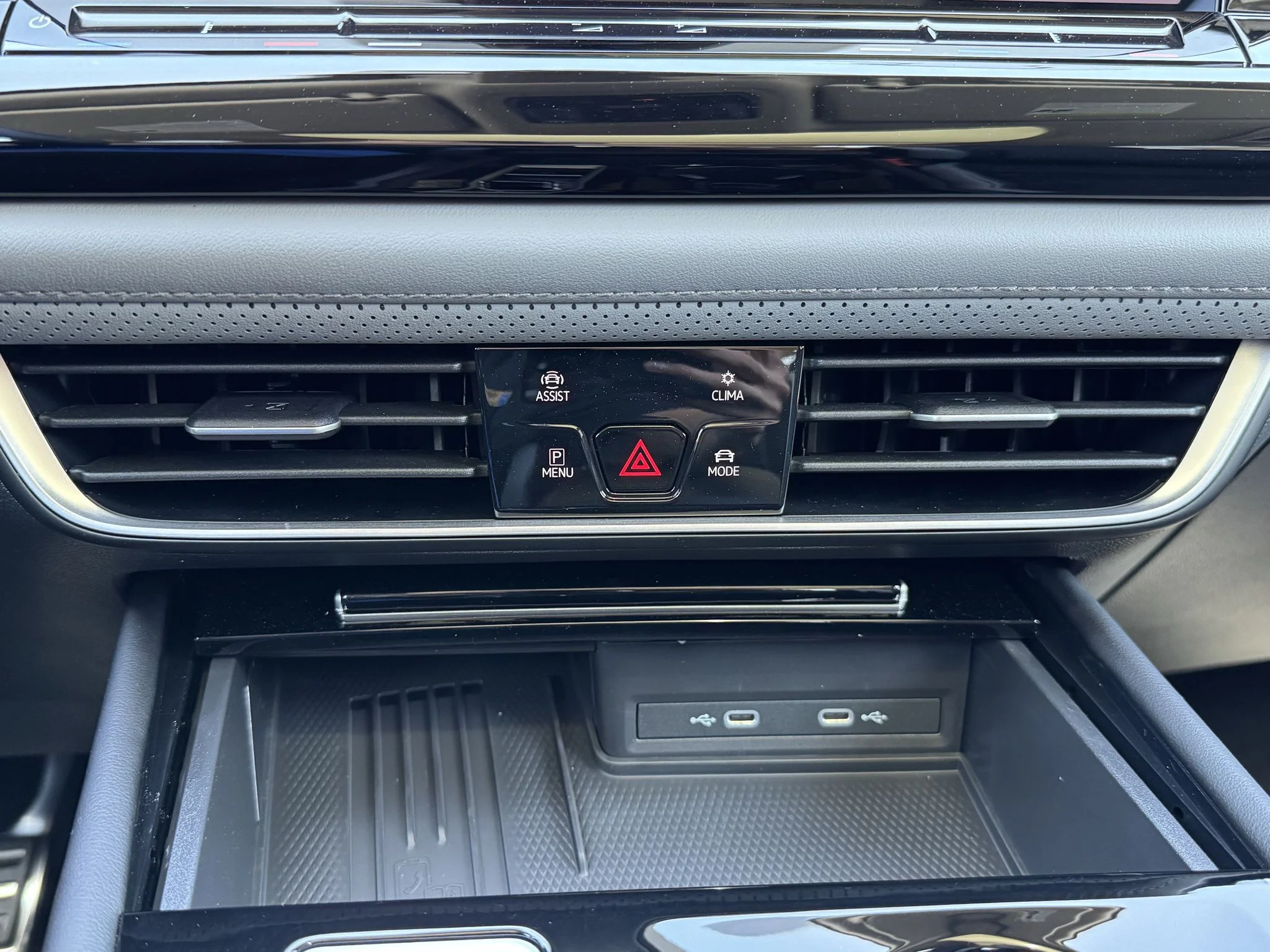 New 2026 Opal White Pearl Volkswagen 2.0T Peak Edition image 24
