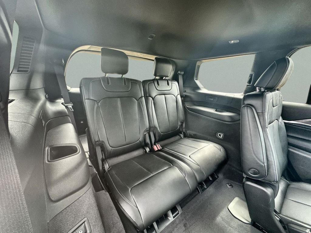 New 2025 Bright White Clear-Coat Exterior Paint Jeep Overland image 19