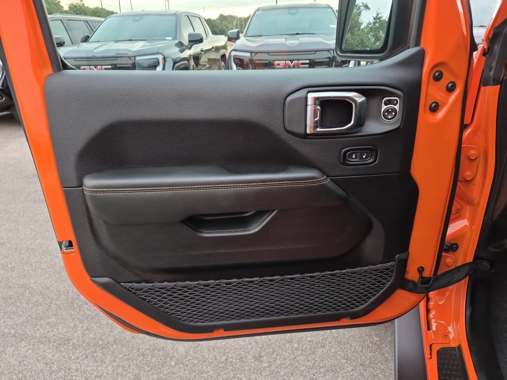 Used 2025  Jeep Rubicon 392 image 16