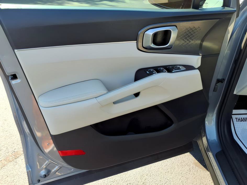 Used 2025 Everlasting Silver Kia S image 17