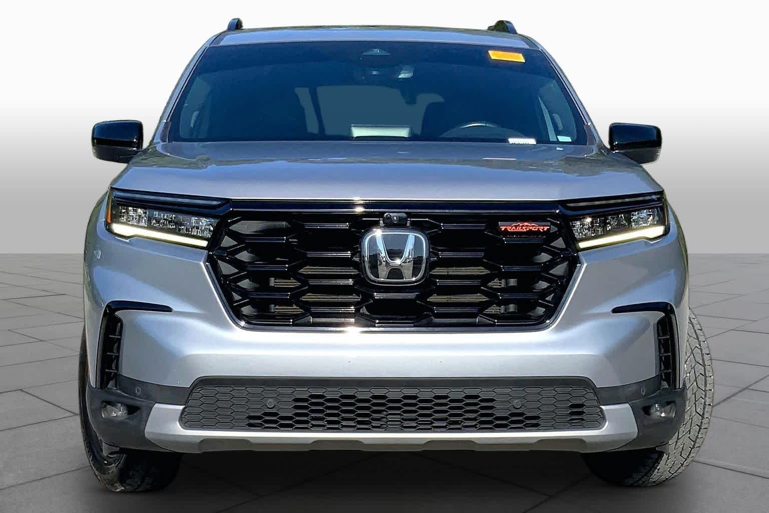 Used 2025 Lunar Silver Metallic Honda TrailSport image 4