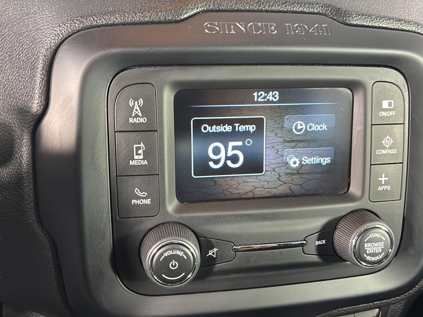 Used 2017 Granite Crystal Metallic Clearcoat Jeep Latitude image 30